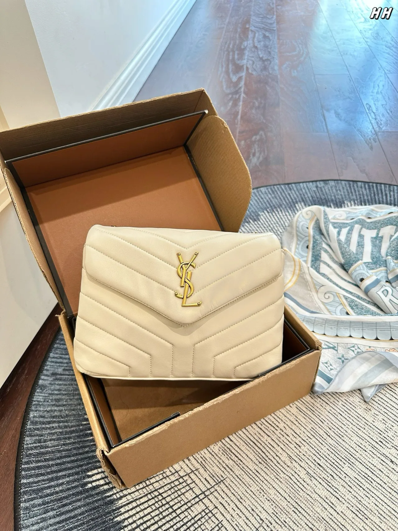 Saint Laurent Loulou Chain Bag in Pink & Brown & White & Beige & Red & Black · view 3