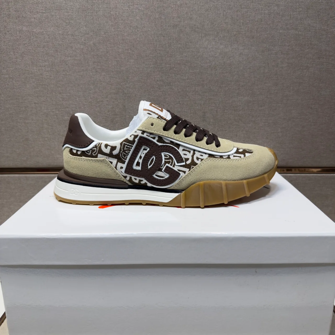 Dolce & Gabbana Sneakers in Beige · view 4