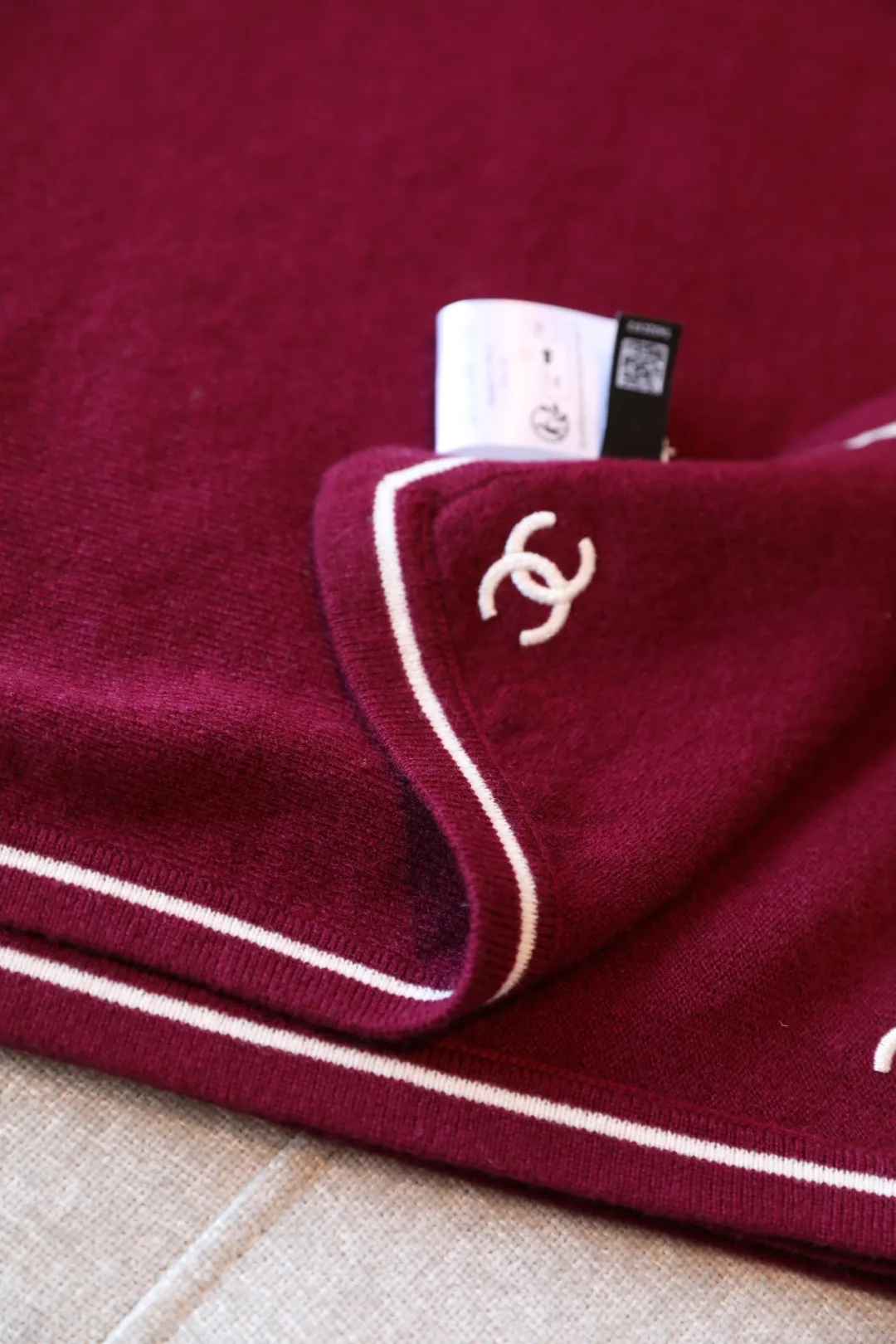 Chanel Wool Cashmere Scarf in Burgundy · view 8