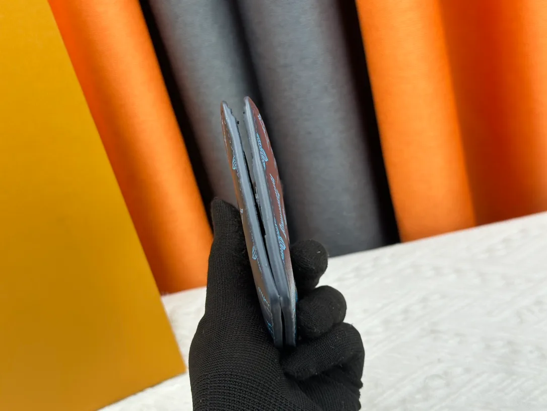Louis Vuitton Leather Wallet in Blue · view 5