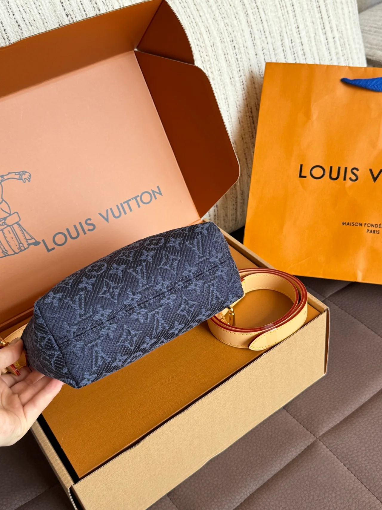 Louis Vuitton Hobo Bag in Blue · view 5