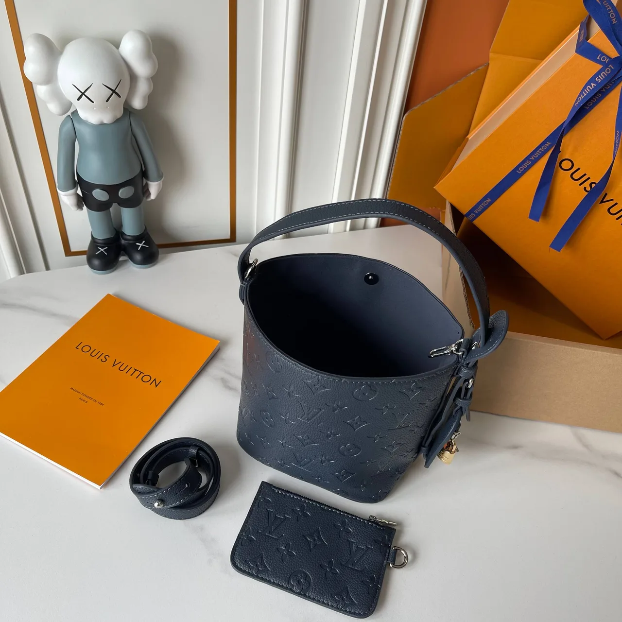 Louis Vuitton Cowhide Bucket Bag in Black · view 7