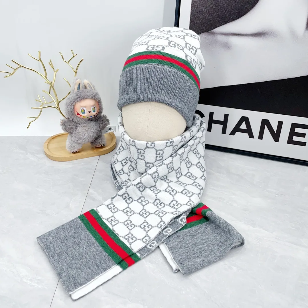 Gucci Cashmere Striped GG Hat and Scarf Set in Cream · view 2