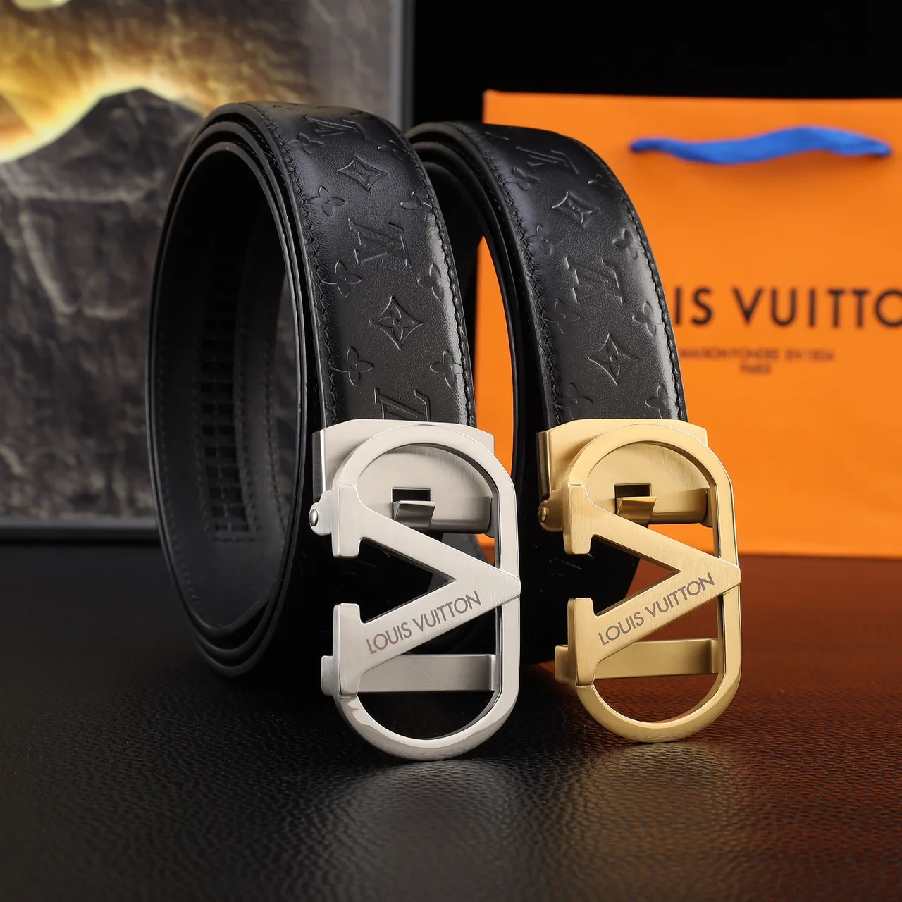 Louis Vuitton Embossed automatic V buckle belt in Black · view 8