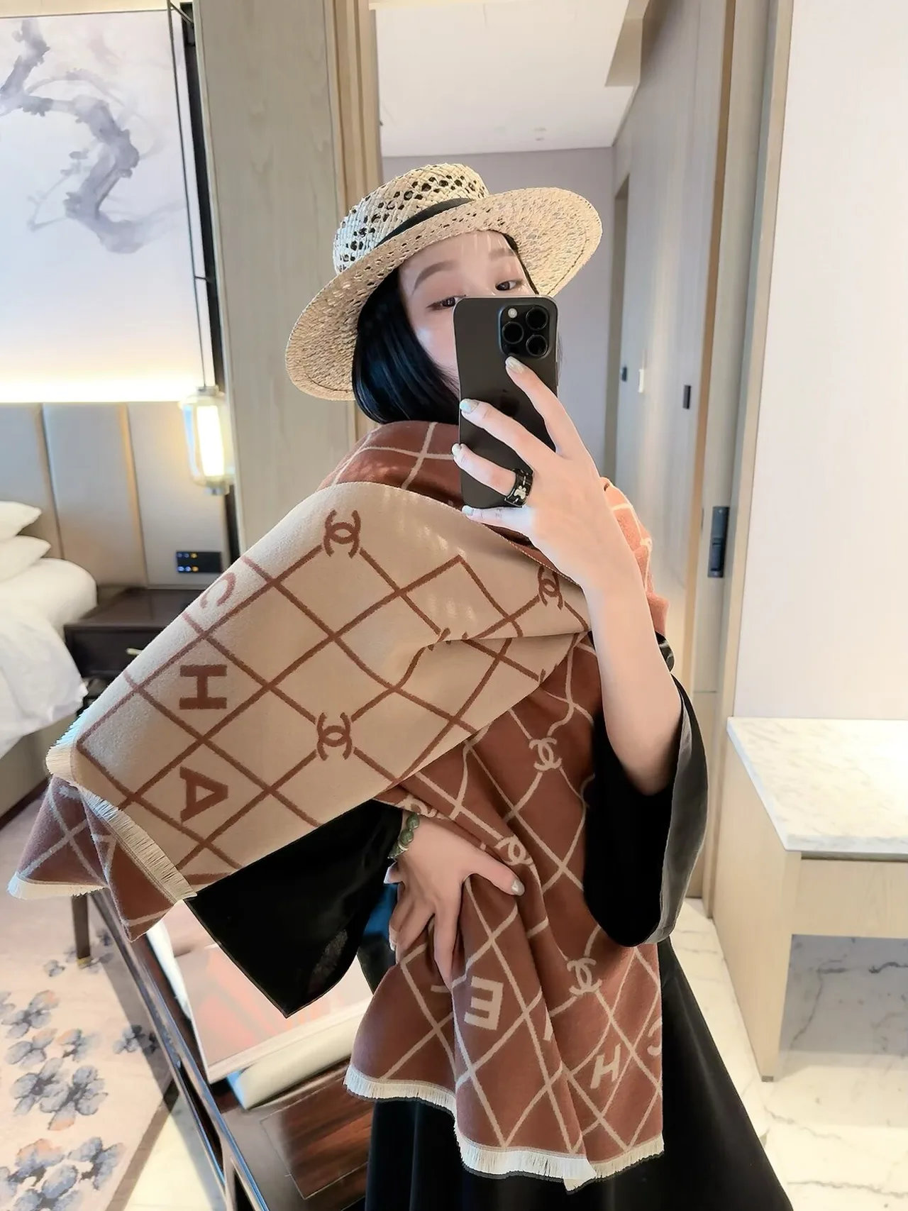 Chanel Lattice CC fringed scarf in Beige & Brown · view 6