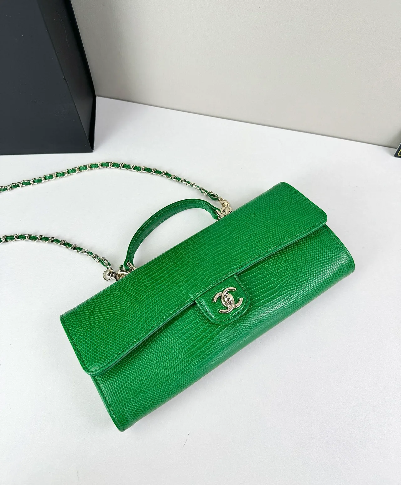 Chanel Chain Flap Wallet in Green · view 5