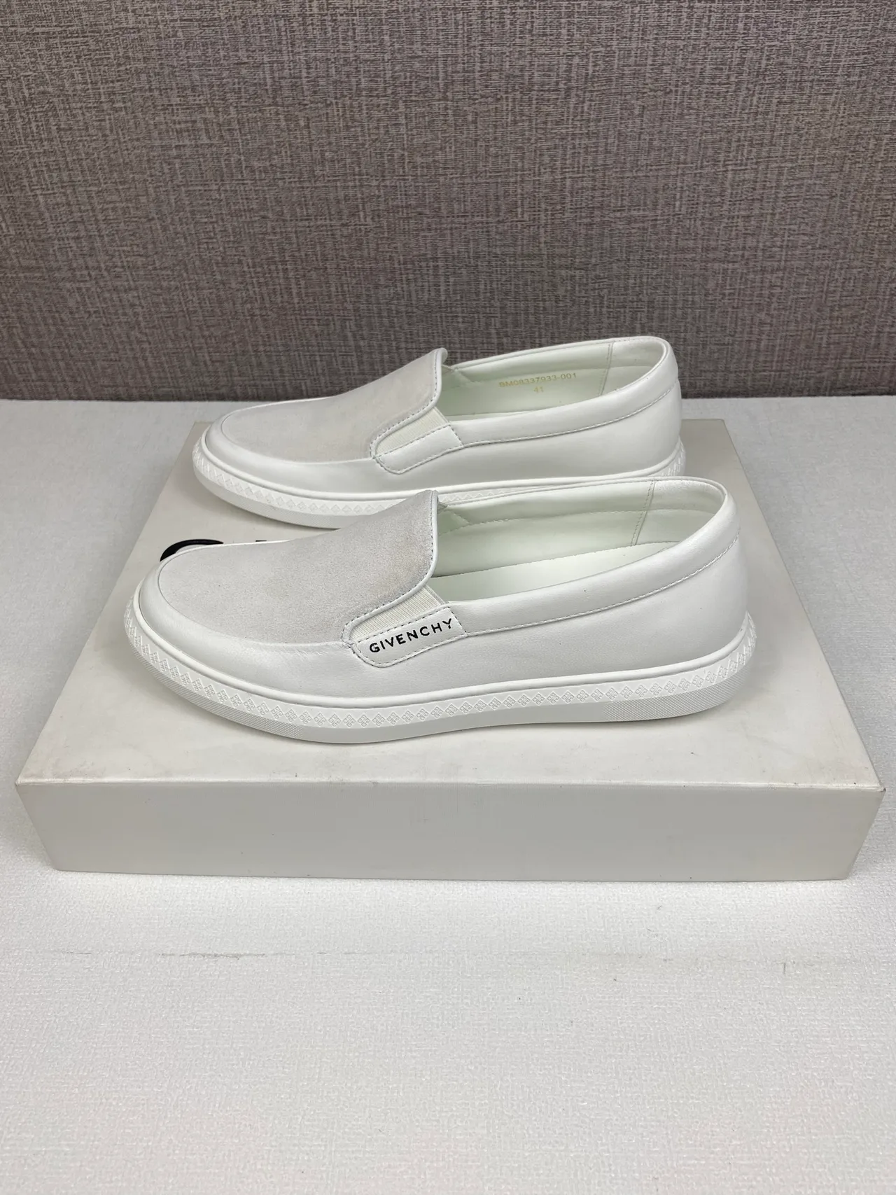 Givenchy Leather Glossy Round-Toe G Set Slip-On Sneakers in White · view 6