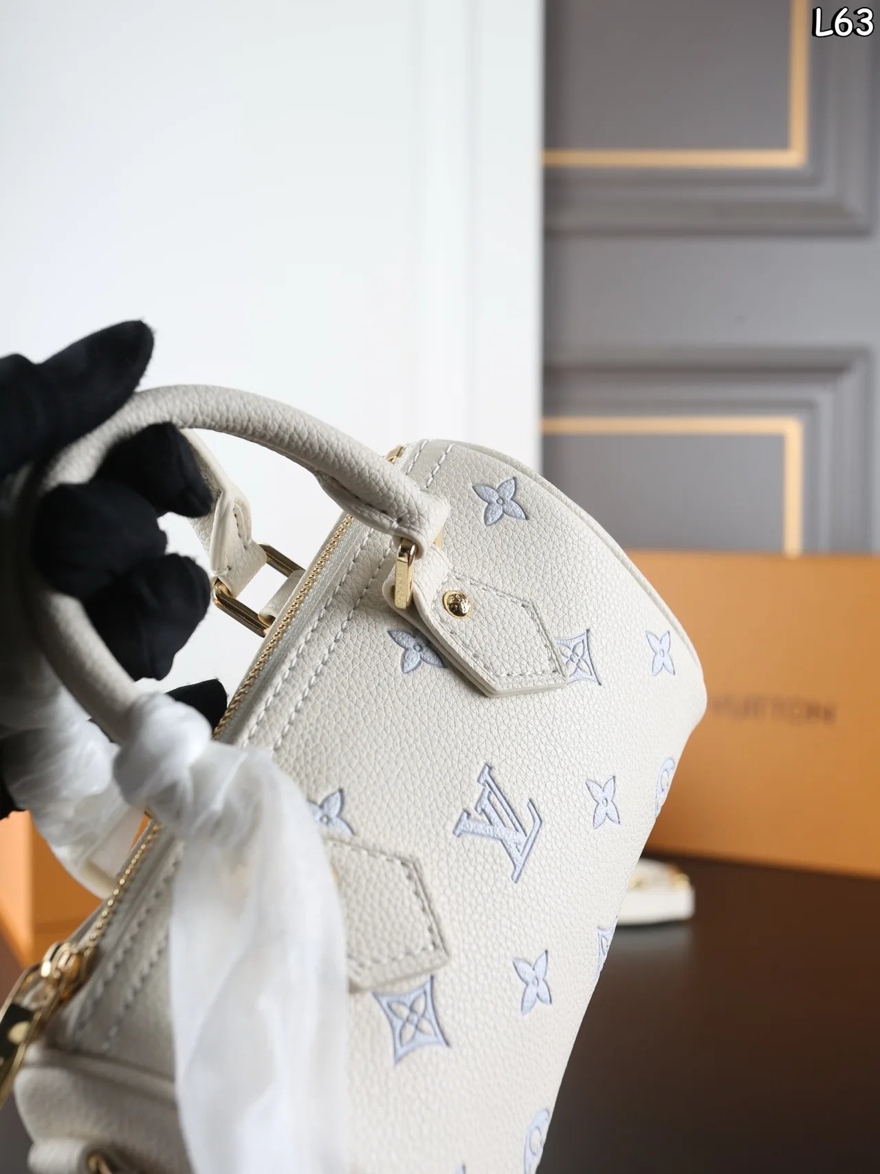 Louis Vuitton Pillow Top-Handle Bag in White · view 7