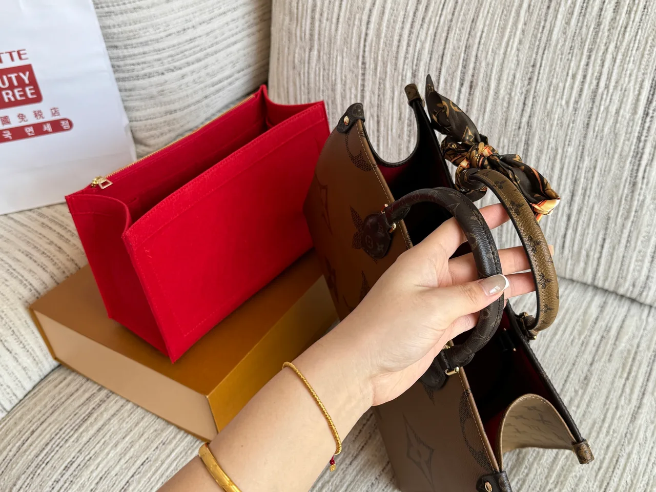 Louis Vuitton Monogram OnTheGo Tote in Brown · view 6