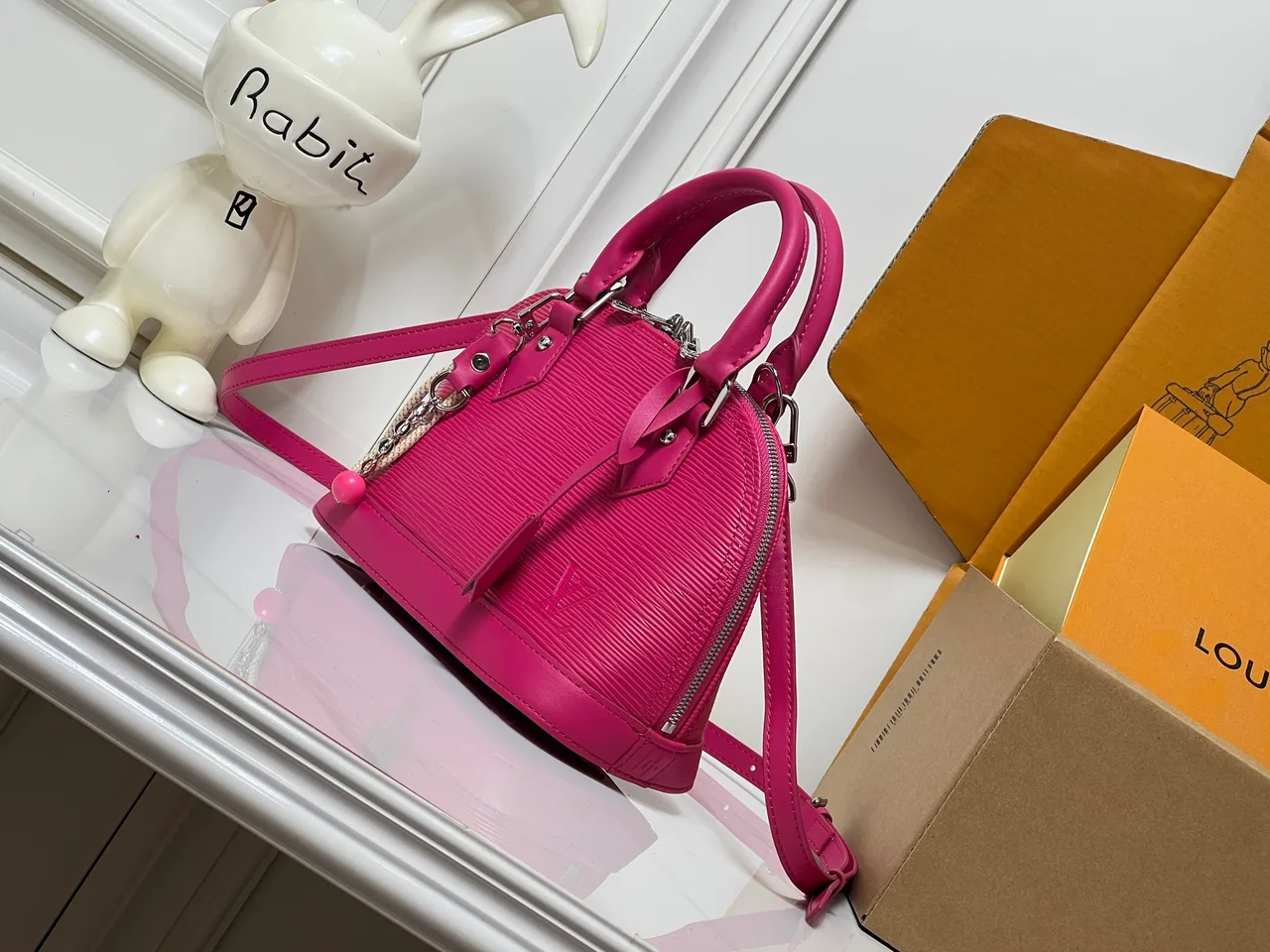 Louis Vuitton Leather Glossy Handbag in Pink · view 3