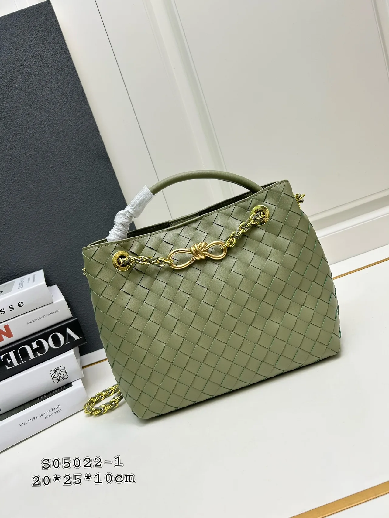 Bottega Veneta Woven Tote in Green · view 1