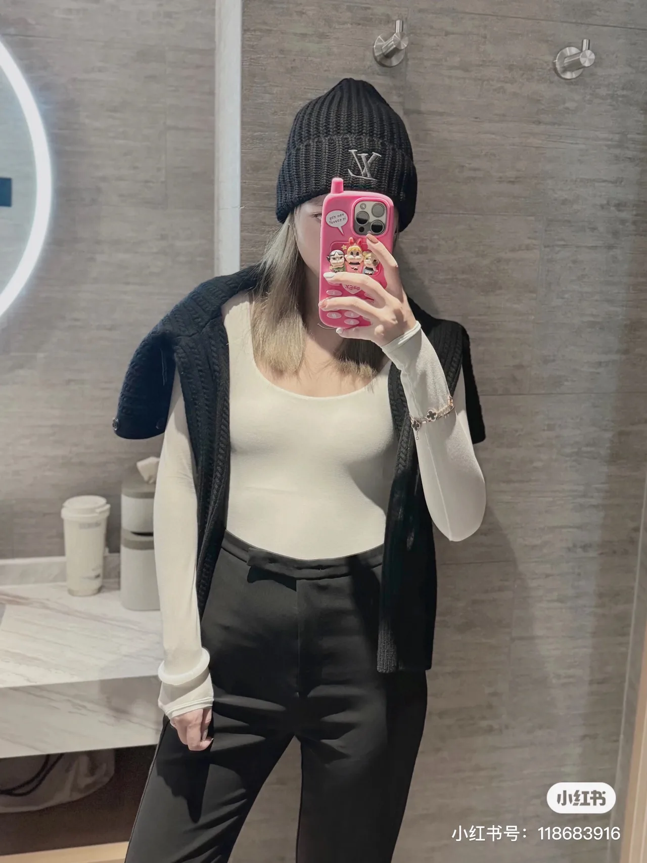 Louis Vuitton Wool Embroidered LV Ribbed Beanie in Black · view 3