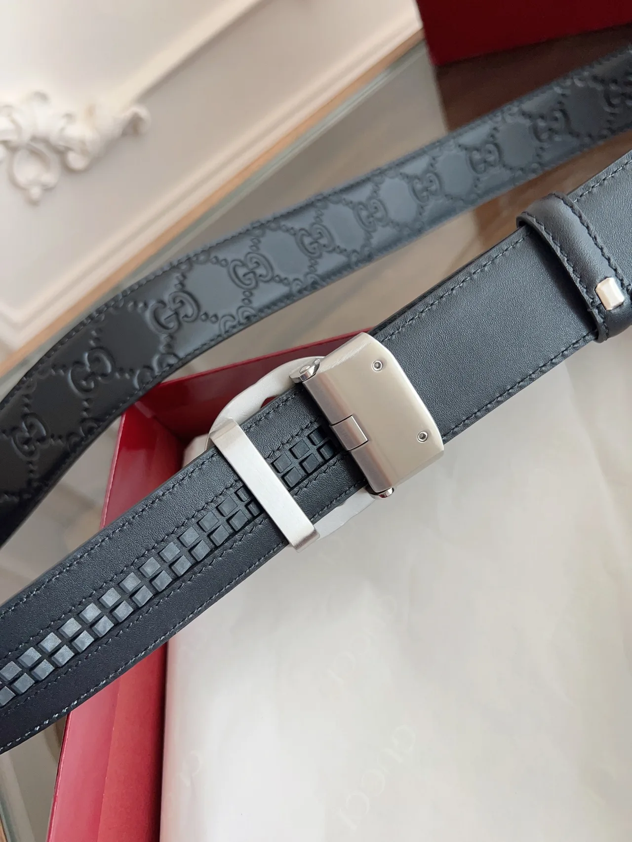 Gucci Cowhide Belt in Black · view 7