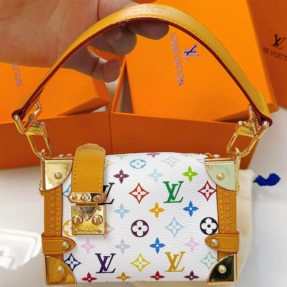 Louis Vuitton Box Bag in White / Brown · view 3