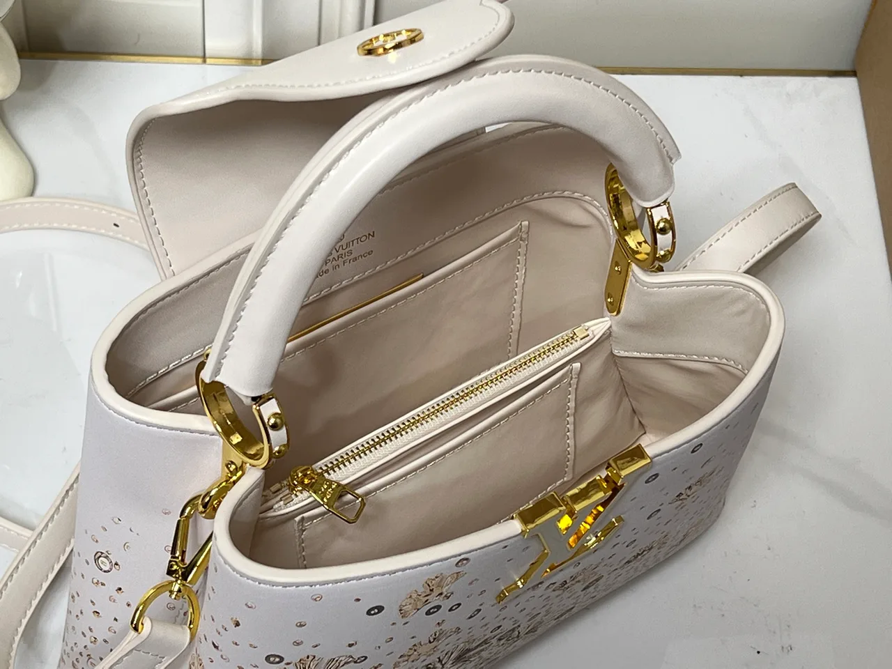 Louis Vuitton Cowhide Handbag in White · view 8