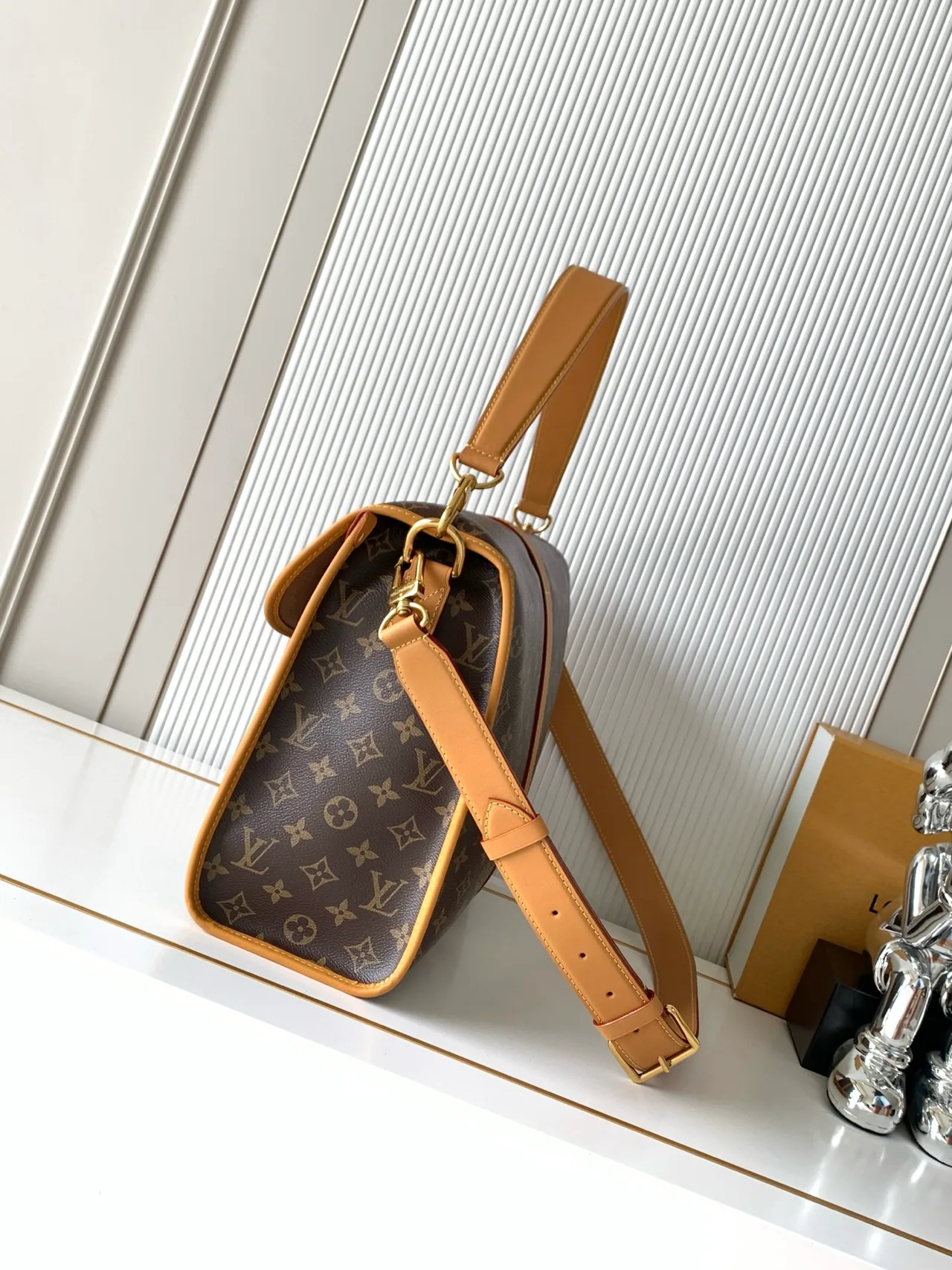 Louis Vuitton Monogram Glossy Crossbody Bag in Brown · view 2