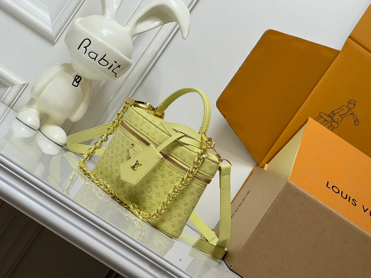 Louis Vuitton Canvas Handbag in Yellow · view 3