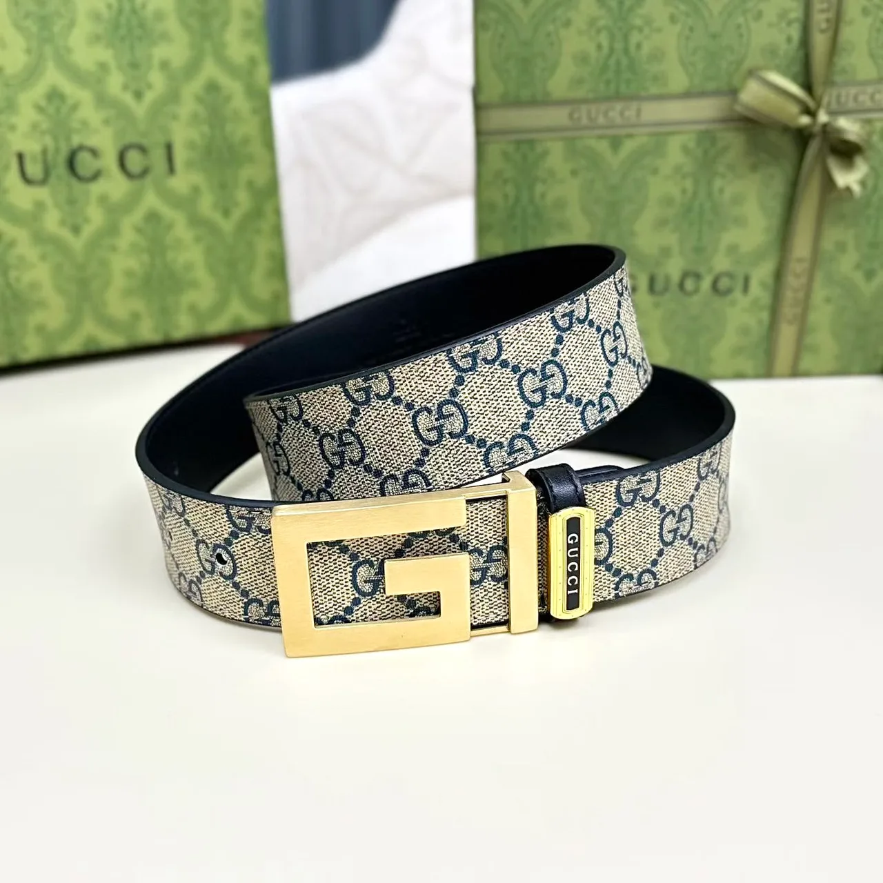 Gucci GG rectangular buckle belt in Beige · view 1