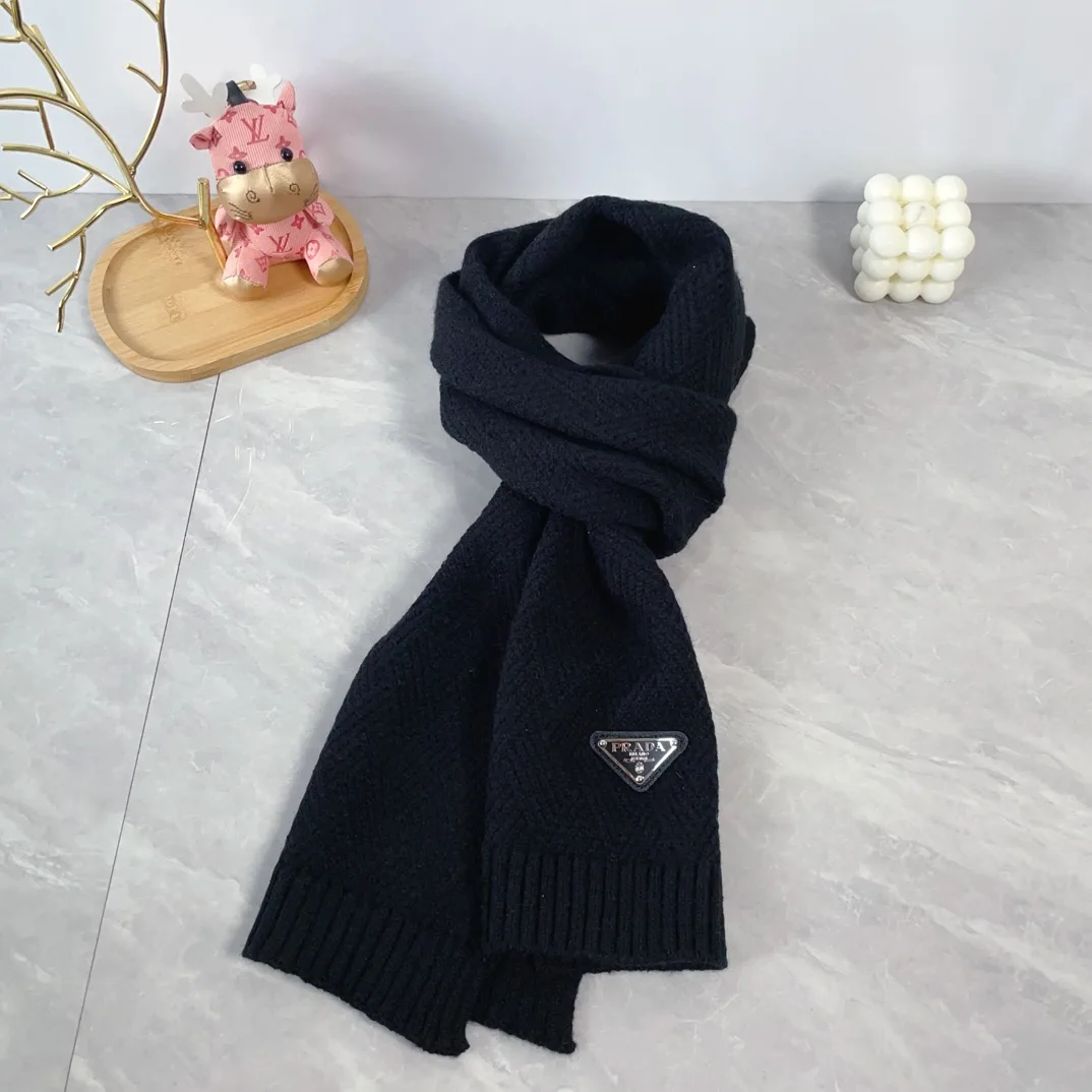 Prada Wool Hat and scarf knit set in Black · view 4