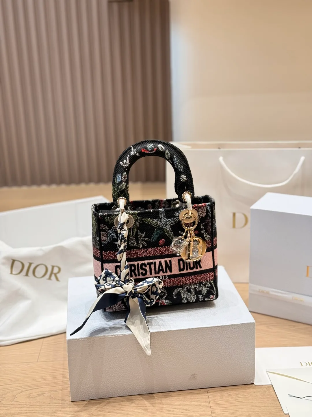 Dior Lady D-Lite Bag in Cream / Black · view 2