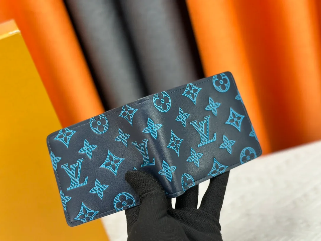 Louis Vuitton Leather Wallet in Blue · view 4