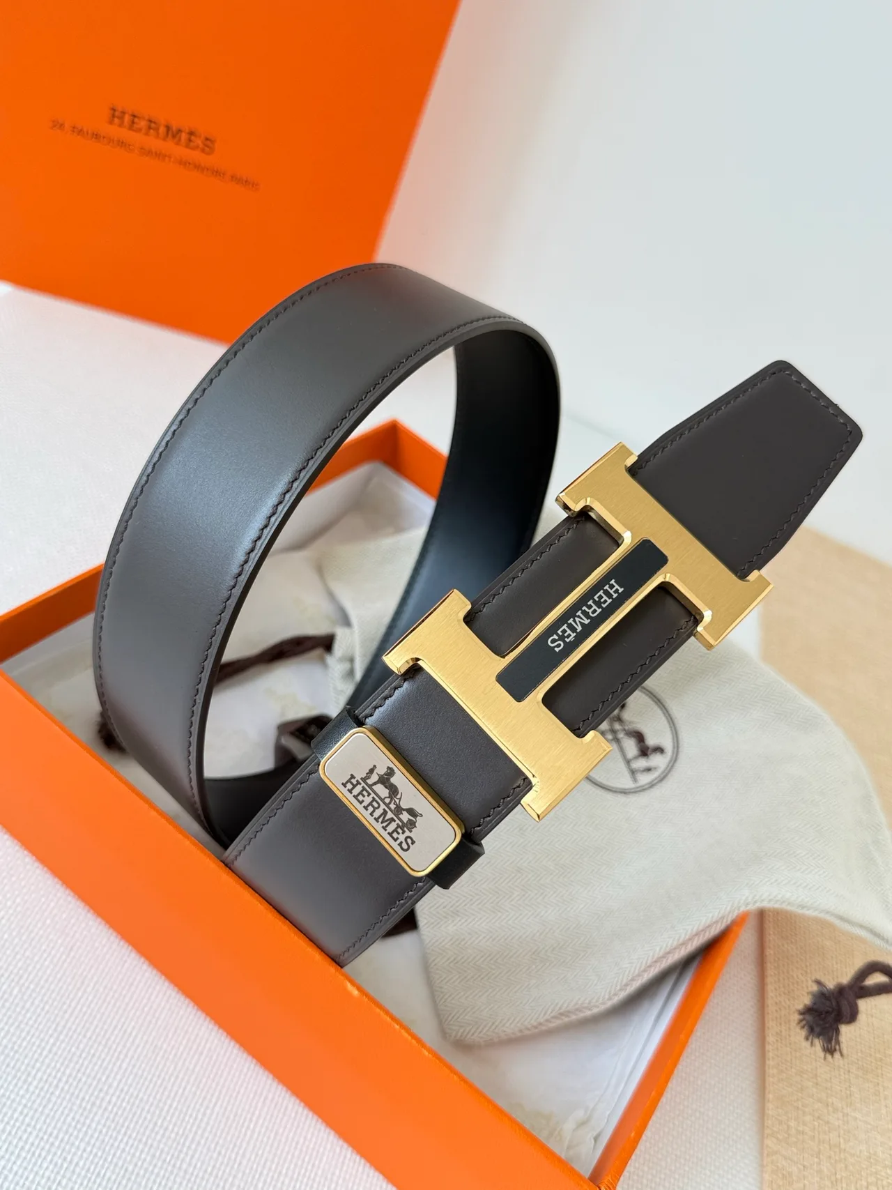 Hermes Reversible H Belt in Black · view 3