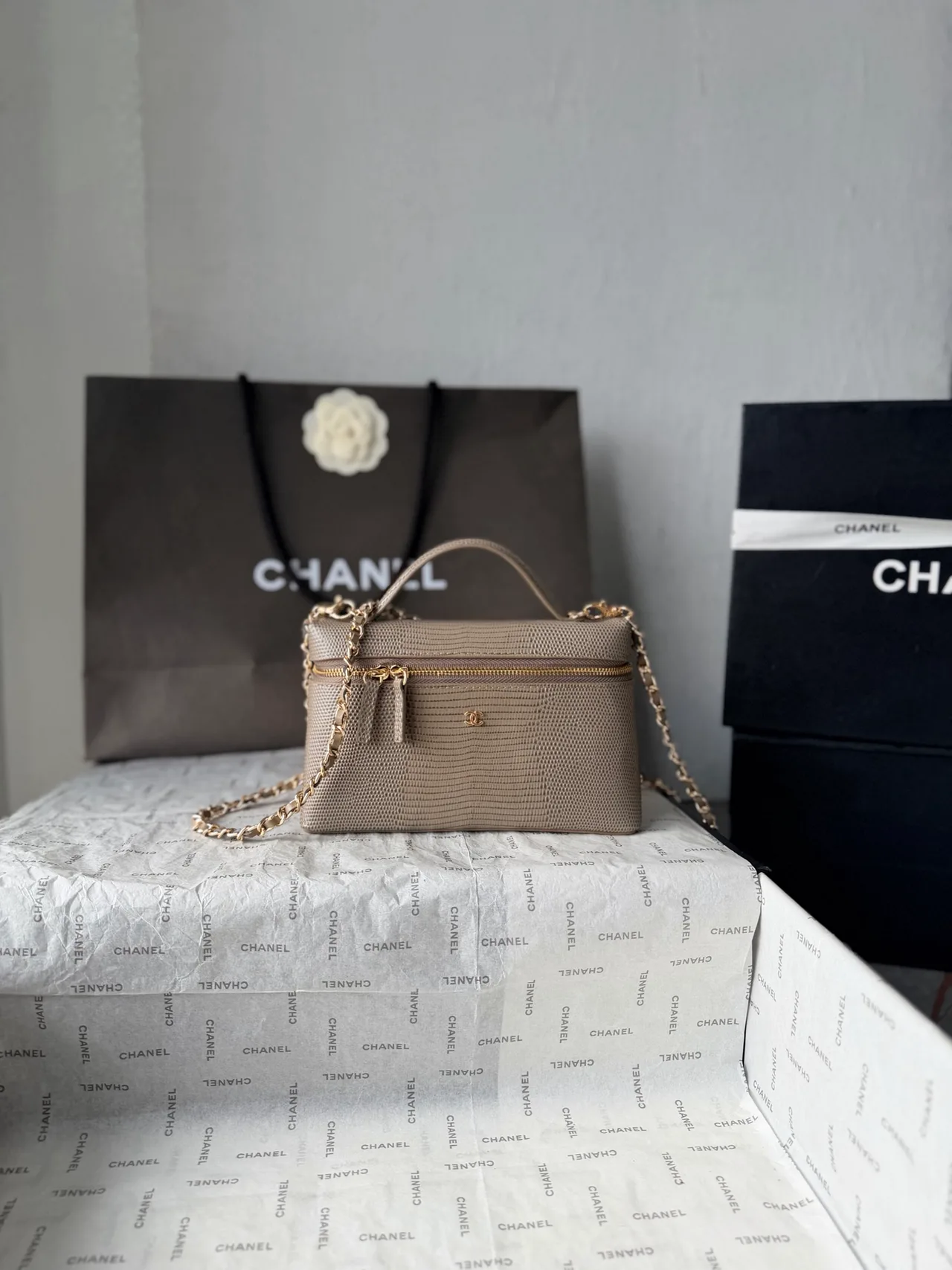 Chanel Cowhide Crossbody Bag in Grey · view 2