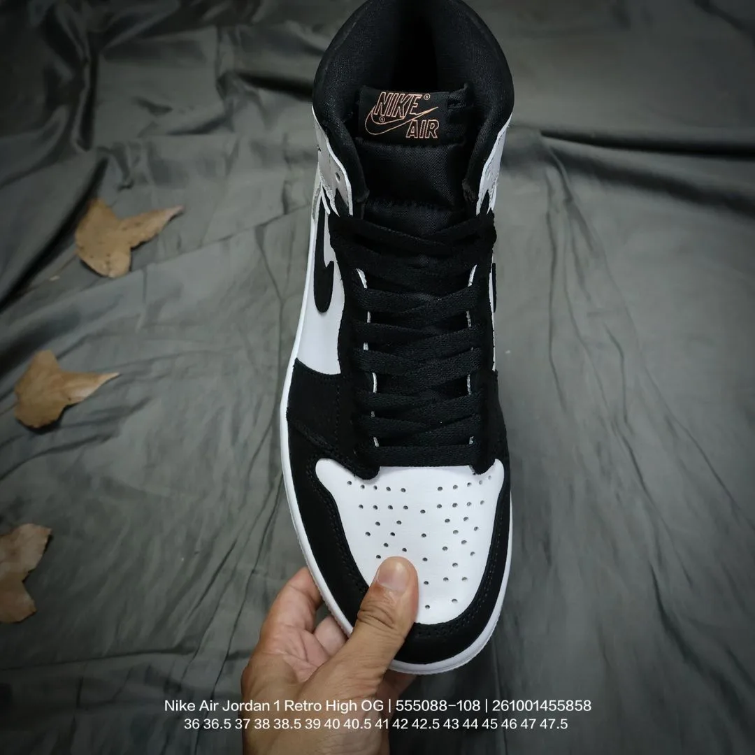 Nike High-Top Sneakers in Black · view 2