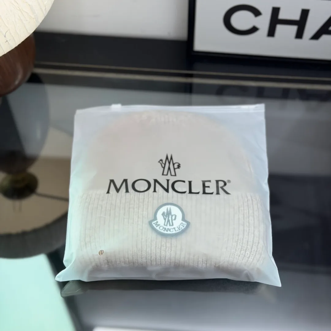 Moncler Beanie in Beige · view 8