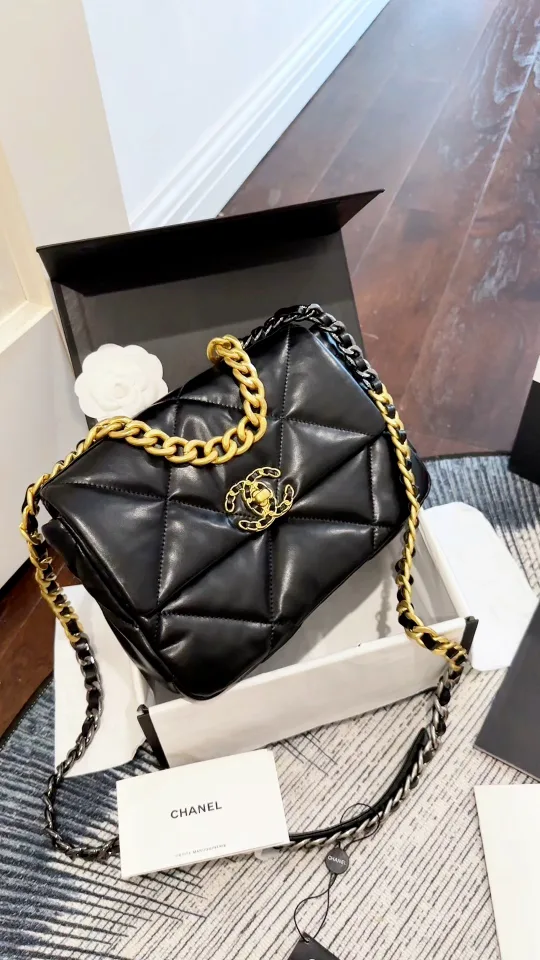 Chanel 19 quilted shoulder bag in Beige & Pink & Gold & Burgundy & Cream & Black & Silver · view 8
