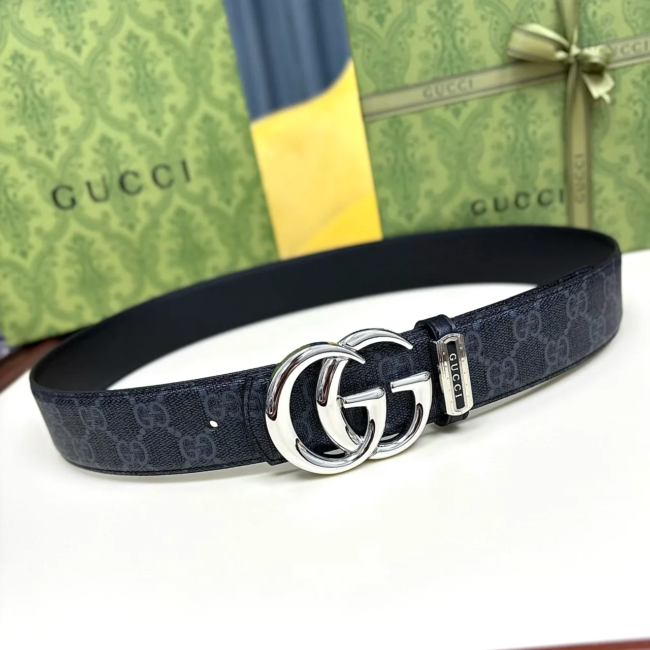 Gucci Smooth Belt in Blue · view 3