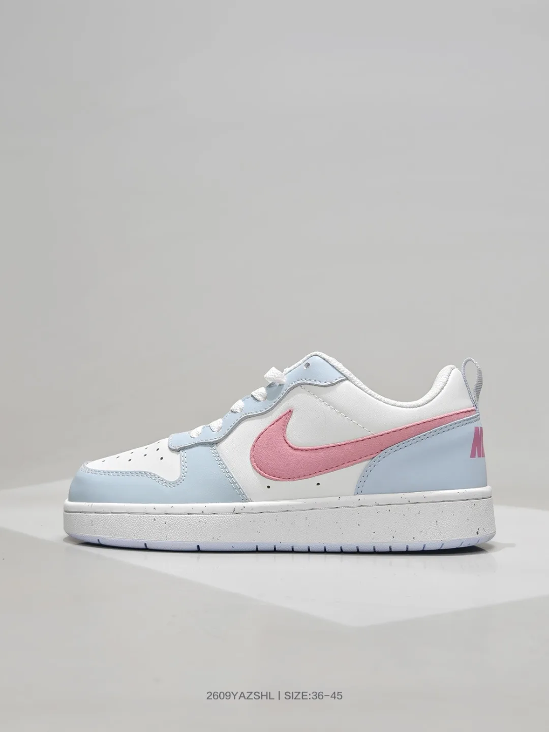 Nike Low-top sneakers in Black & Blue & Cream & White · view 6