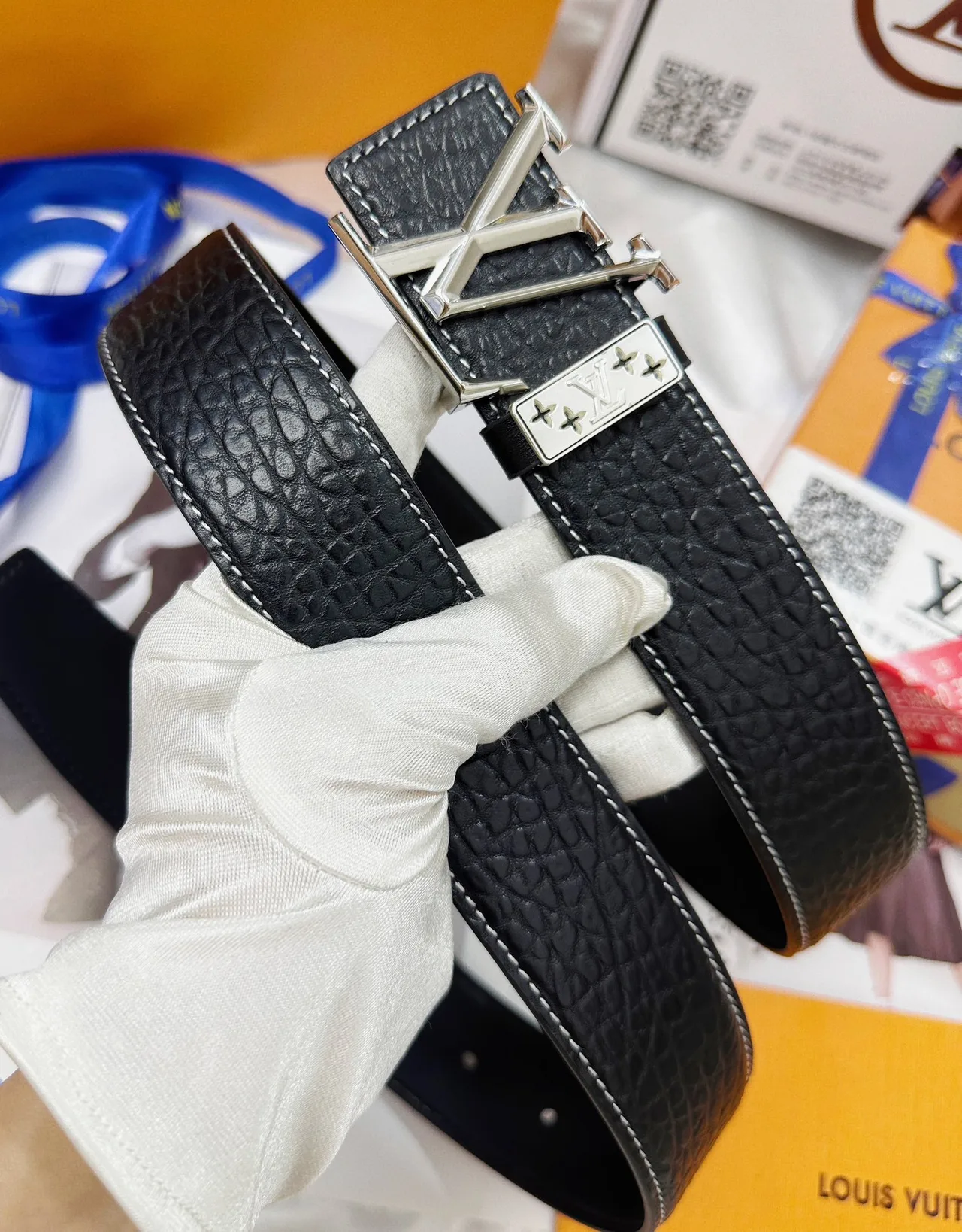 Louis Vuitton Cowhide Glossy Belt in Black · view 4