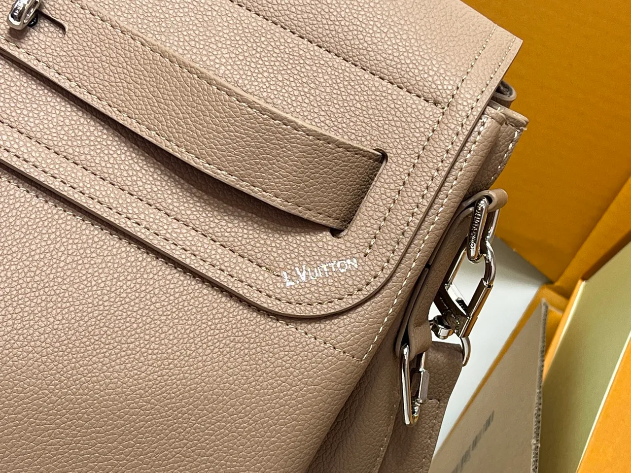 Louis Vuitton Cowhide Smooth Handbag in Beige · view 7