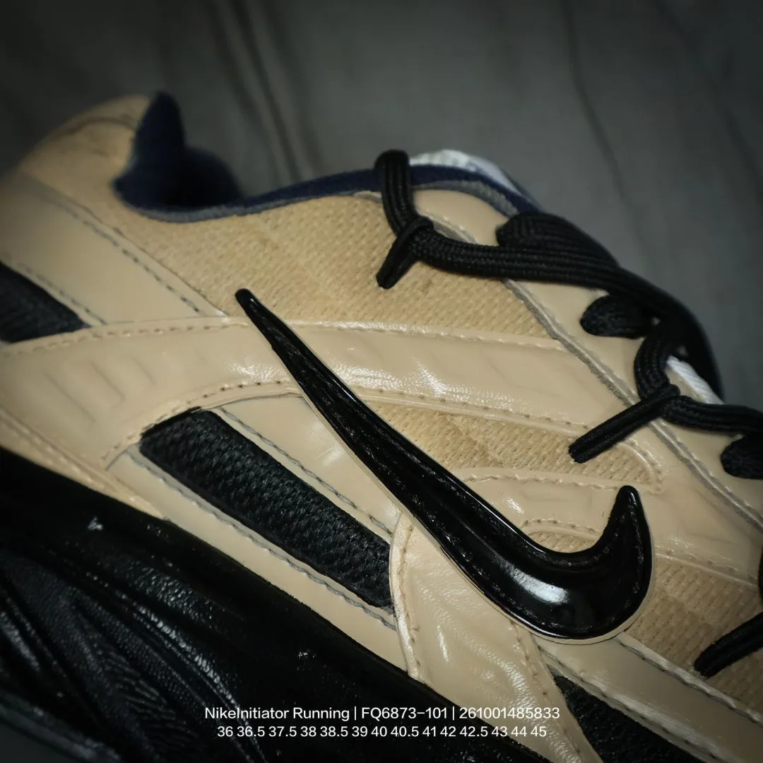 Nike Sneakers in Beige · view 7