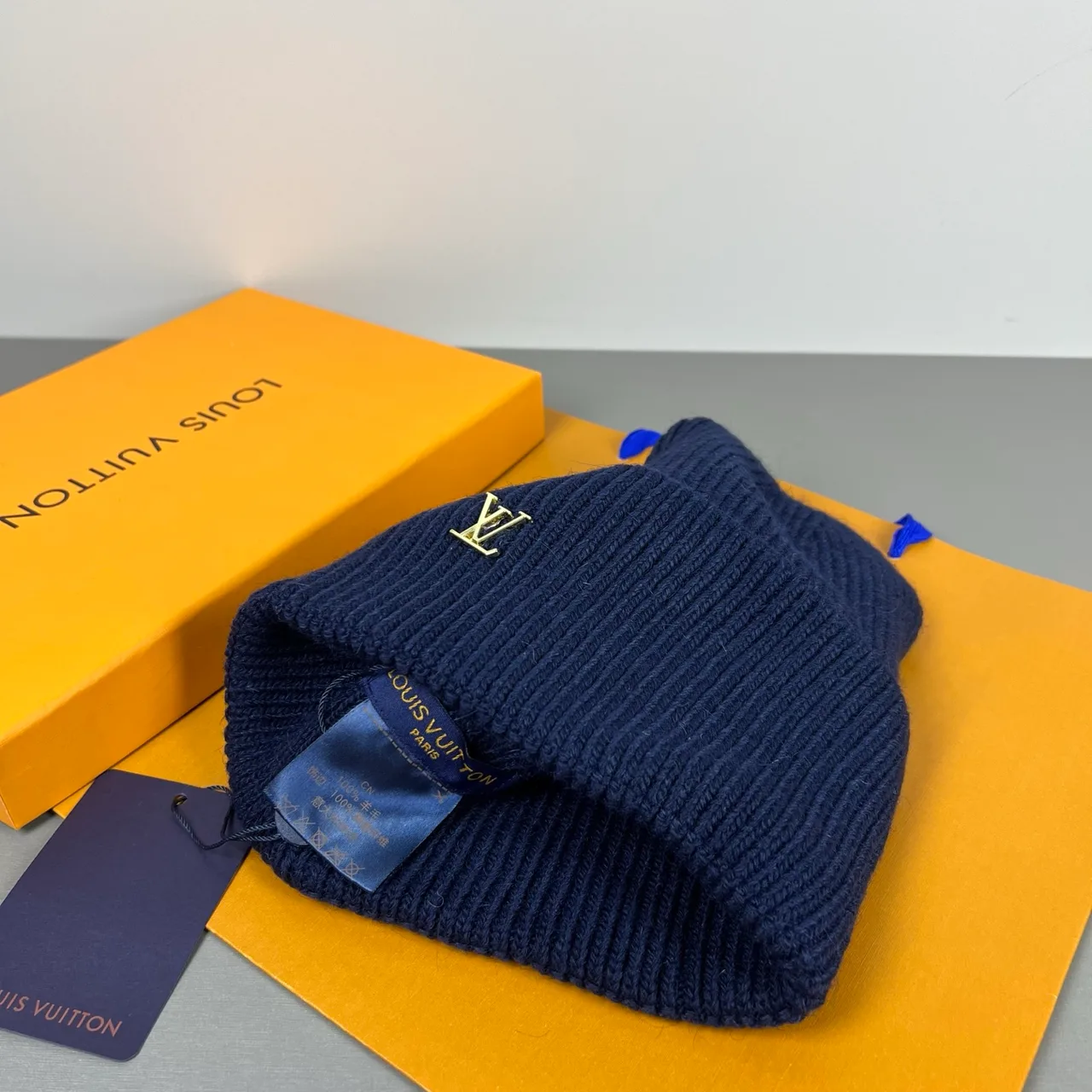 Louis Vuitton Small-logo knit beanie in White & Blue · view 7