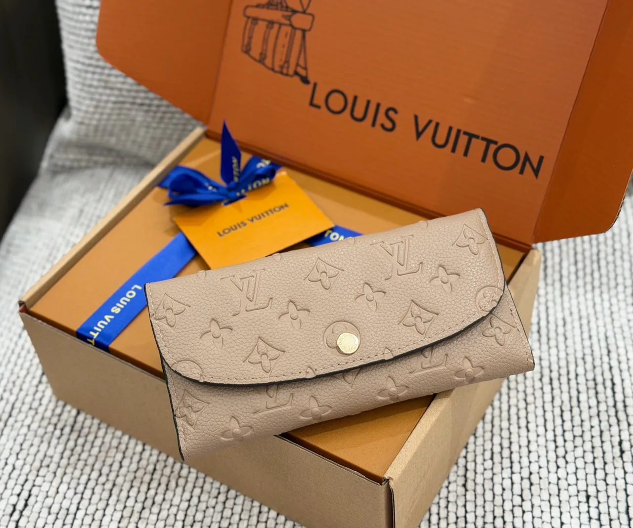 Louis Vuitton Envelope Wallet in Brown & White & Beige · view 8