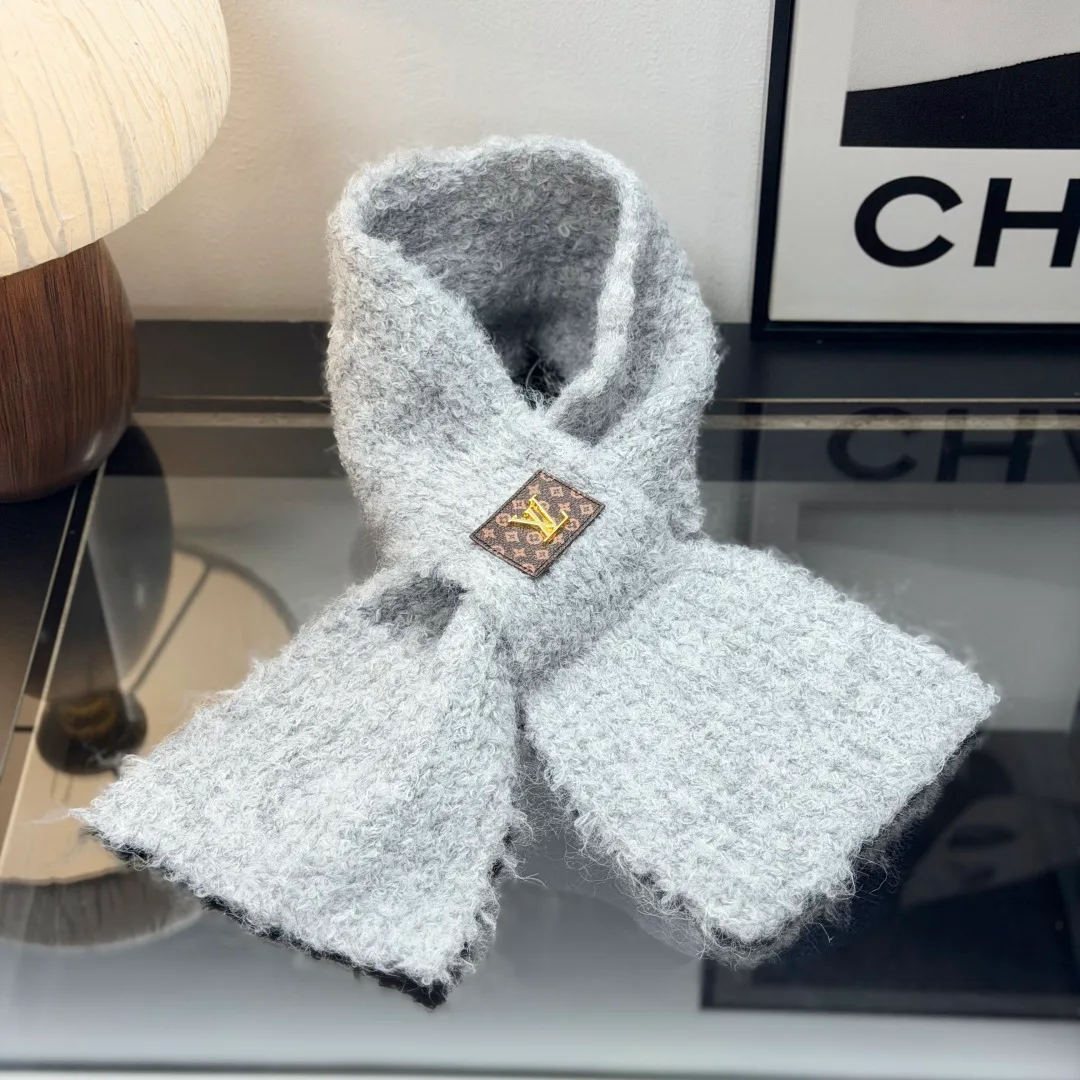 Louis Vuitton Wool Hat Scarf and Gloves Set in Grey · view 4