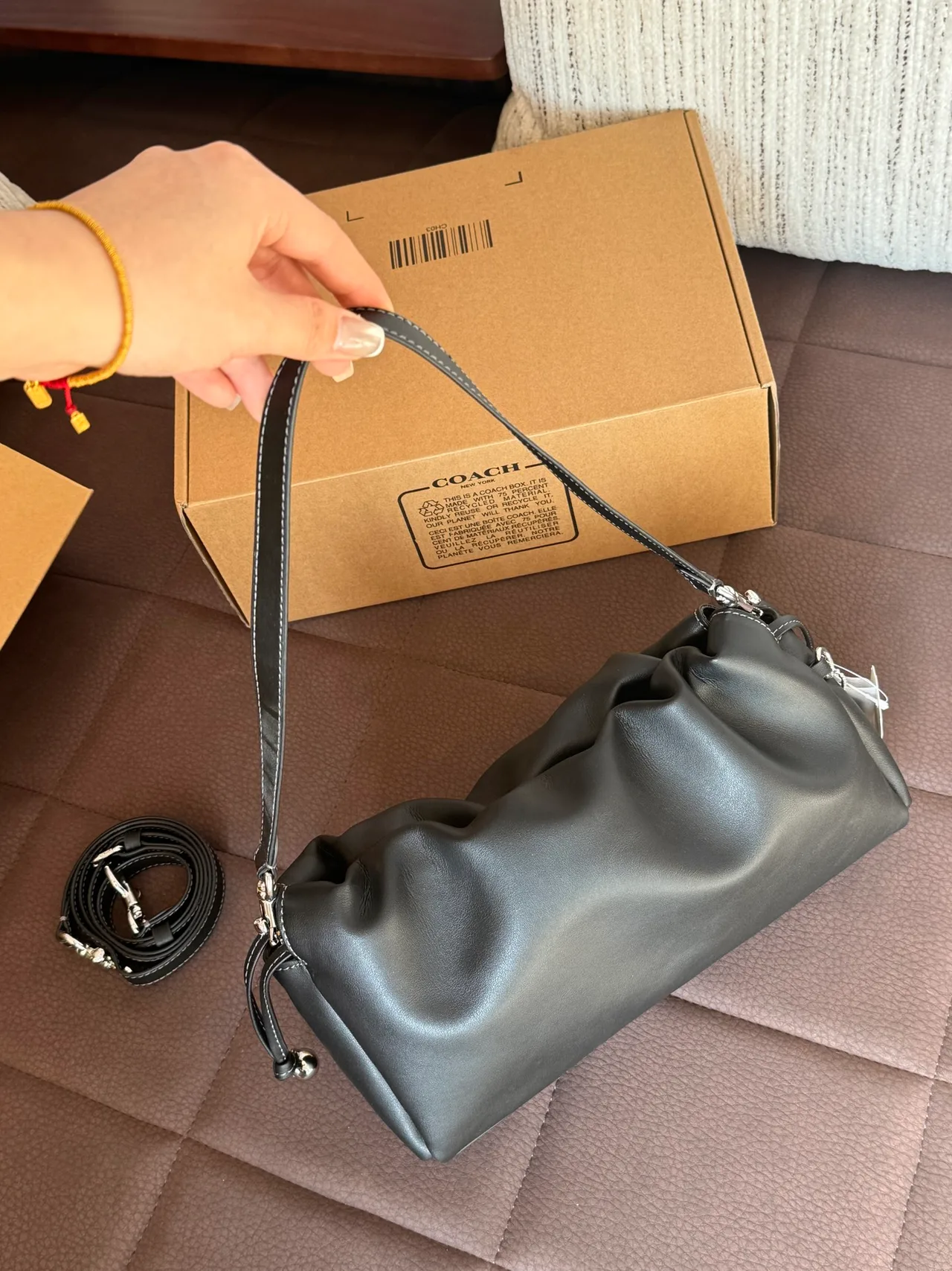 Coach Smooth Ruched shoulder bag in Black · view 3