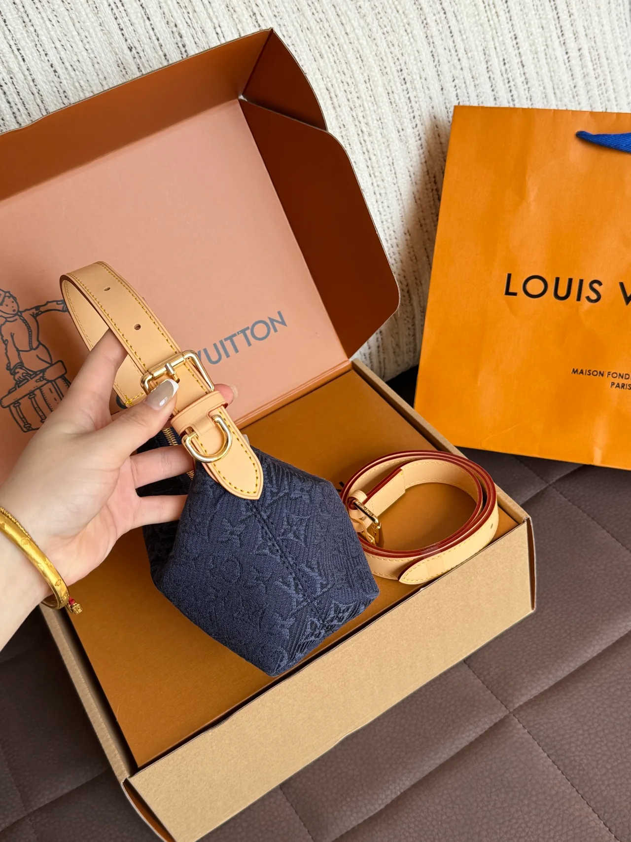 Louis Vuitton Hobo Bag in Blue · view 2