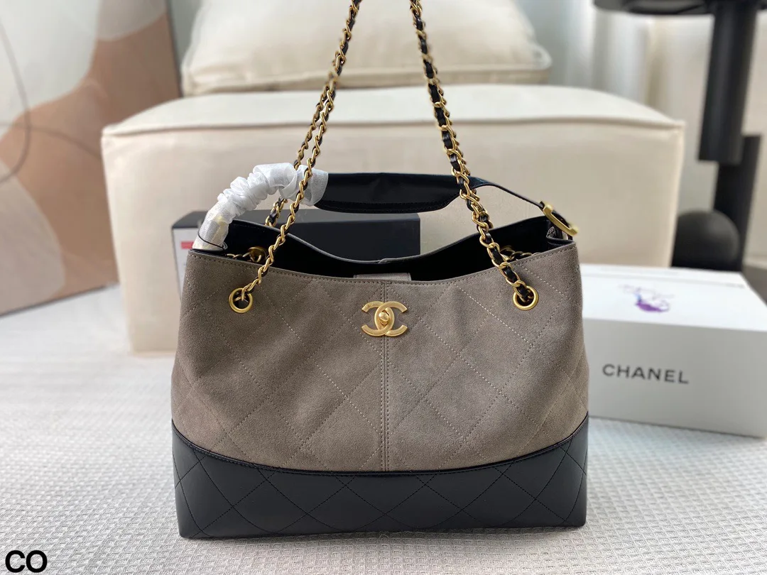 Chanel Cowhide Suede Shoulder Bag in Grey · view 3