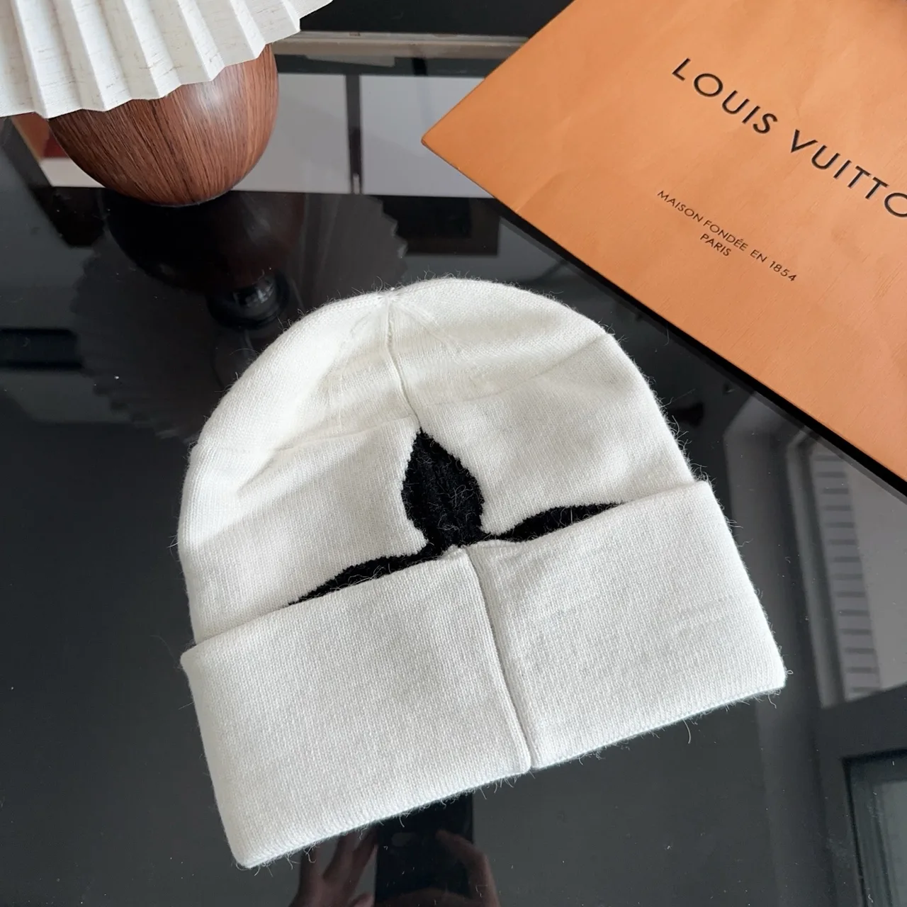 Louis Vuitton Beanie in White · view 6