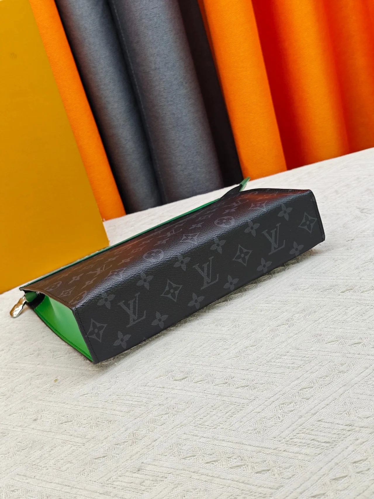 Louis Vuitton Clutch in Black · view 5