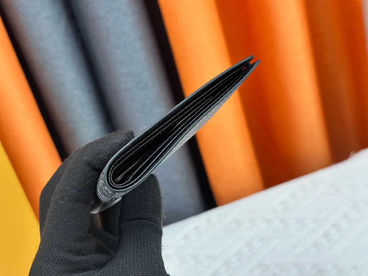 Louis Vuitton Wallet in Grey · view 7