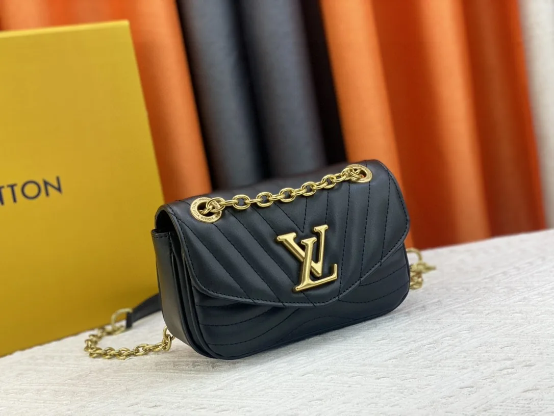 Louis Vuitton Cowhide New Wave Chain Shoulder Bag in Black · view 2