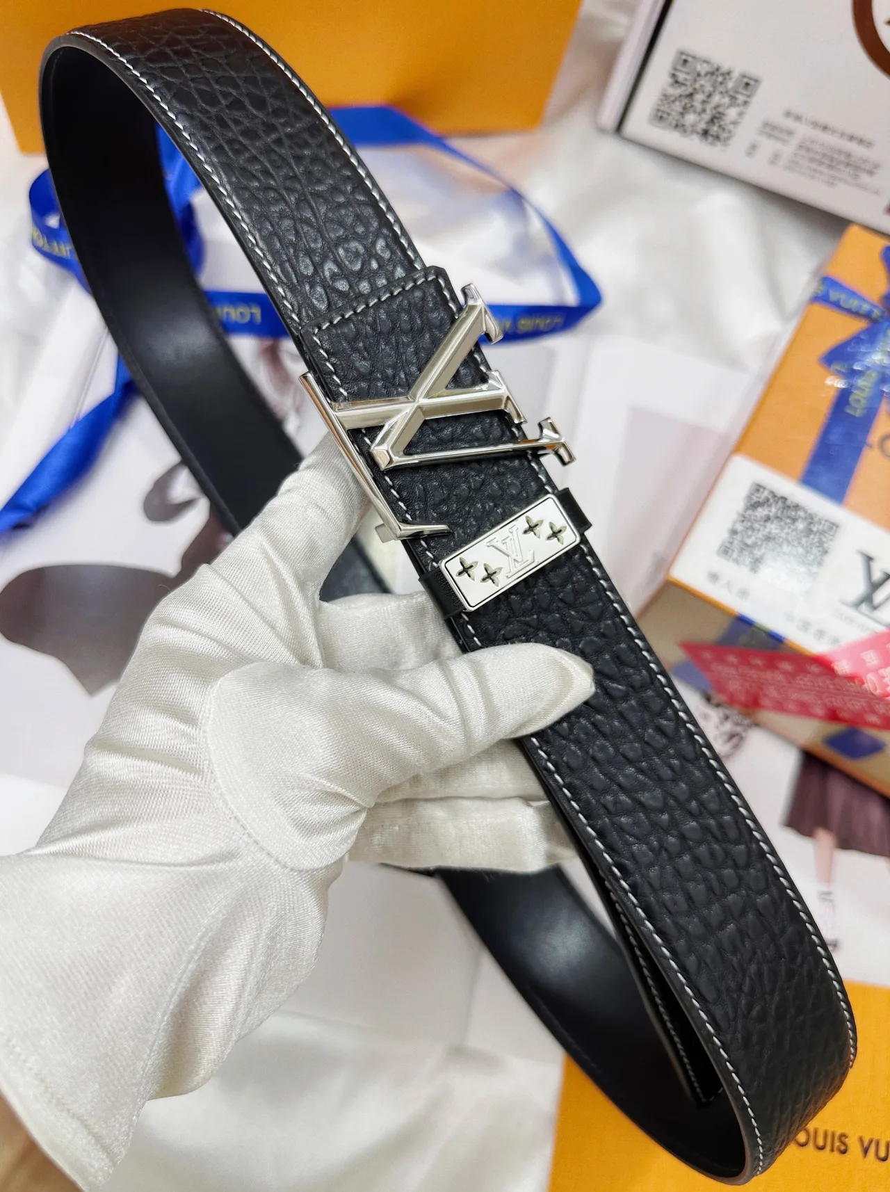 Louis Vuitton Cowhide Glossy Belt in Black · view 7