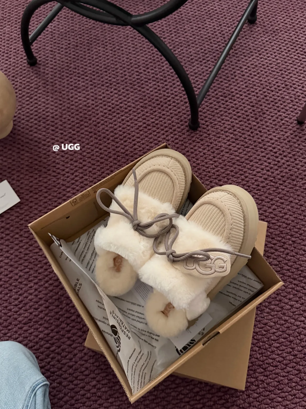 UGG Denim Bow Slippers in Beige · view 5