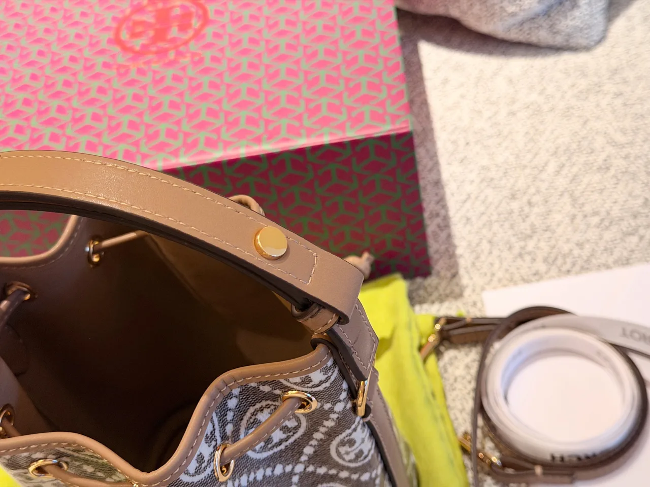 Tory Burch Smooth Patterned Bucket Bag in Grey · view 8