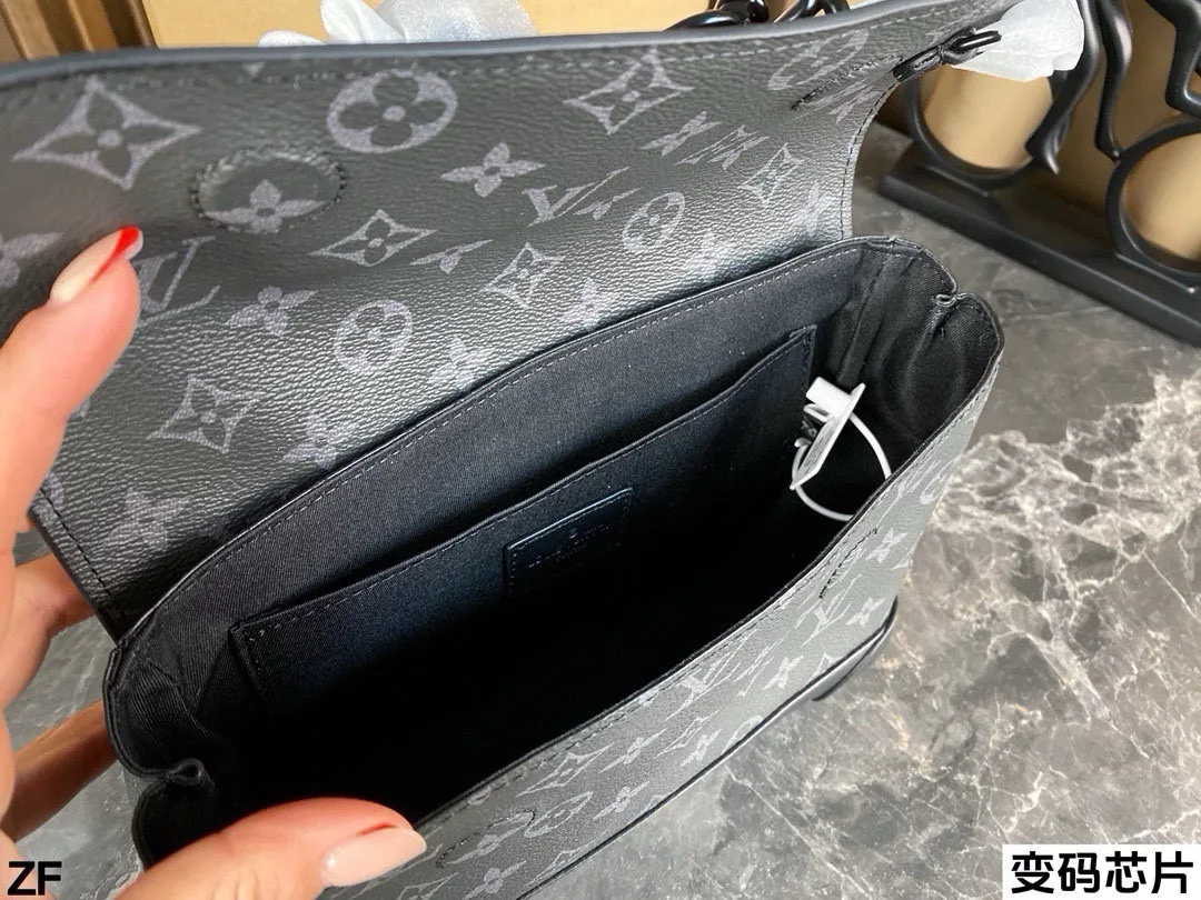 Louis Vuitton Top-Handle Bag in Black · view 9