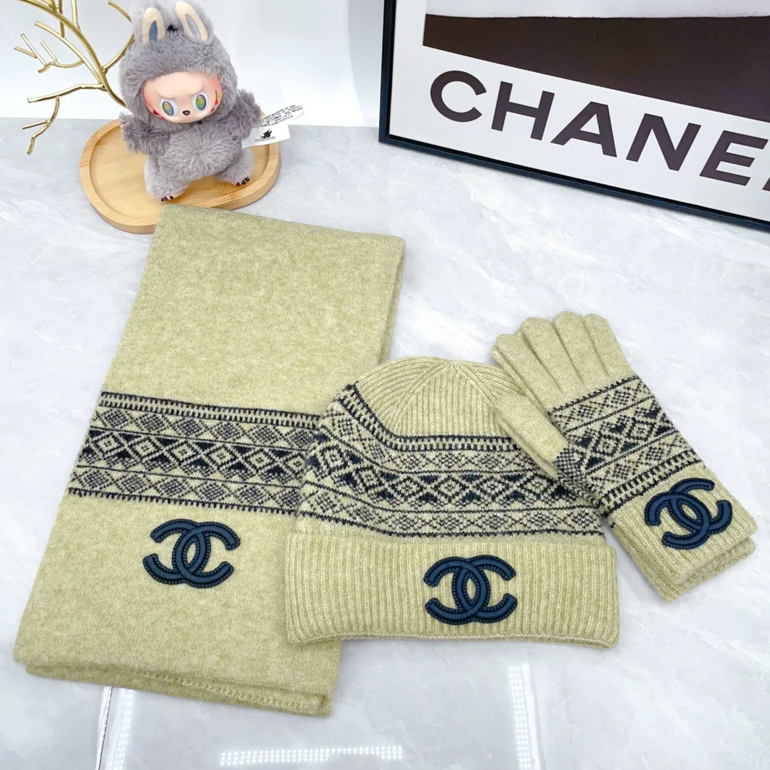 Chanel 50% Wool 50% Acrylic 3-Piece Set (Hat, Scarf & Gloves) in Green · view 2
